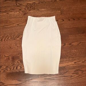 White Donna Mizani Jersey mini with side slit